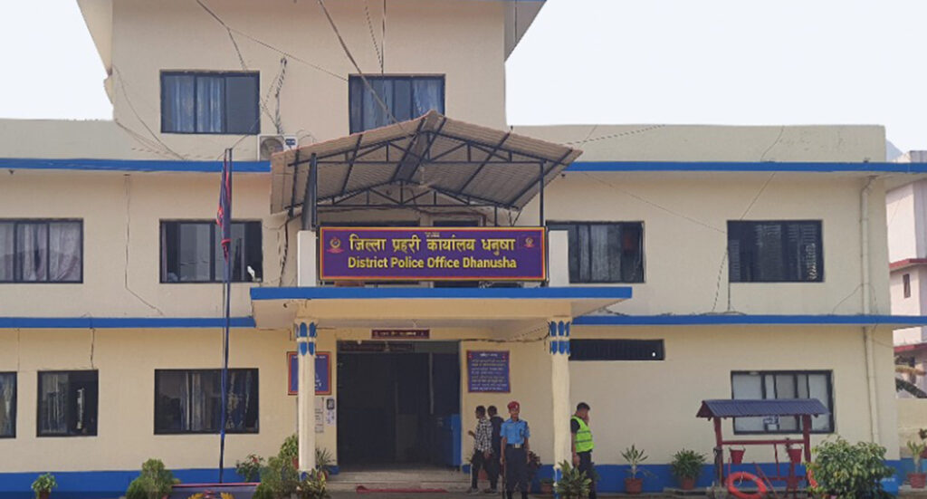 कान्तिपुर मिडिया ग्रुपका अध्यक्ष कैलाश सिरोहियाको नागरिकता जारी गर्ने धनुषाका तत्कालीन प्रमुख जिल्ला अधिकारी शरदकुमार भट्टराई र शाखा अधिकृत काशिराज दाहालविरुद्ध पक्राउ पुर्जी जारी