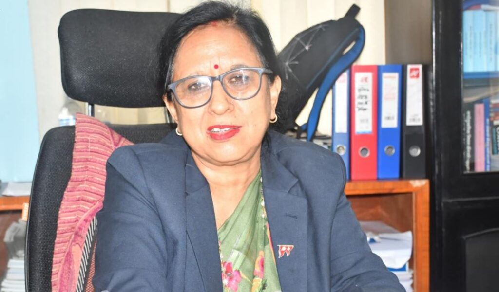 सरकारले प्रधानमन्त्री तथा मन्त्रिपरिषद् कार्यालयकी कानुन मामिला हेर्ने सचिव लीलादेवी गड्तौलालाई निमित्त मुख्यसचिव बनाएको छ ।