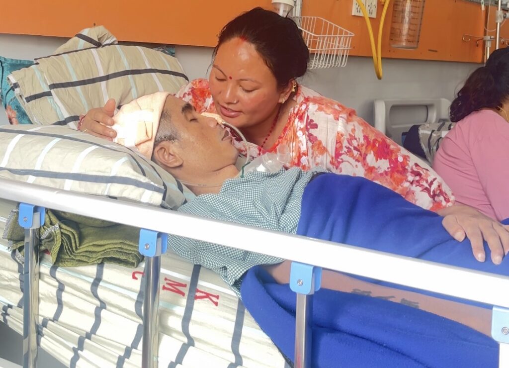 कोमामा रहेका ‘जिउँदा सहिद’ दौलत थापा : १० महिनादेखि जीवन–मरणको संघर्ष, परिवारको पीडा र राज्यको जवाफदेहितामाथि उठेका प्रश्न